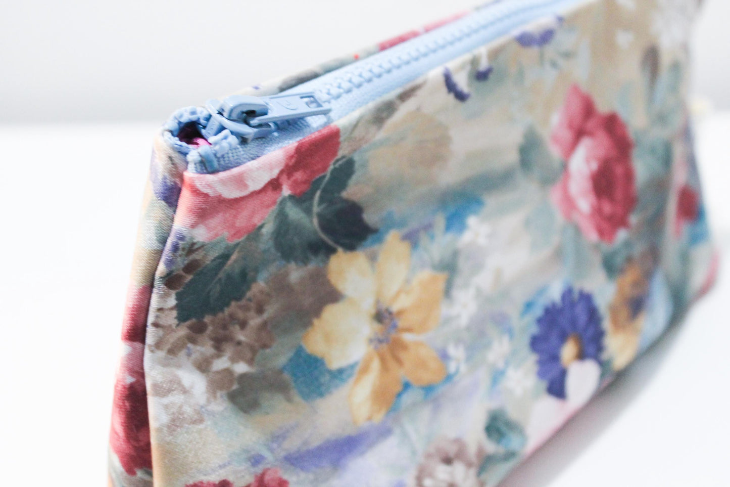 Handmade vintage fabric flower pouch | Unique retro clutch | Handcrafted sewing accessory | Vintage curtain fabric