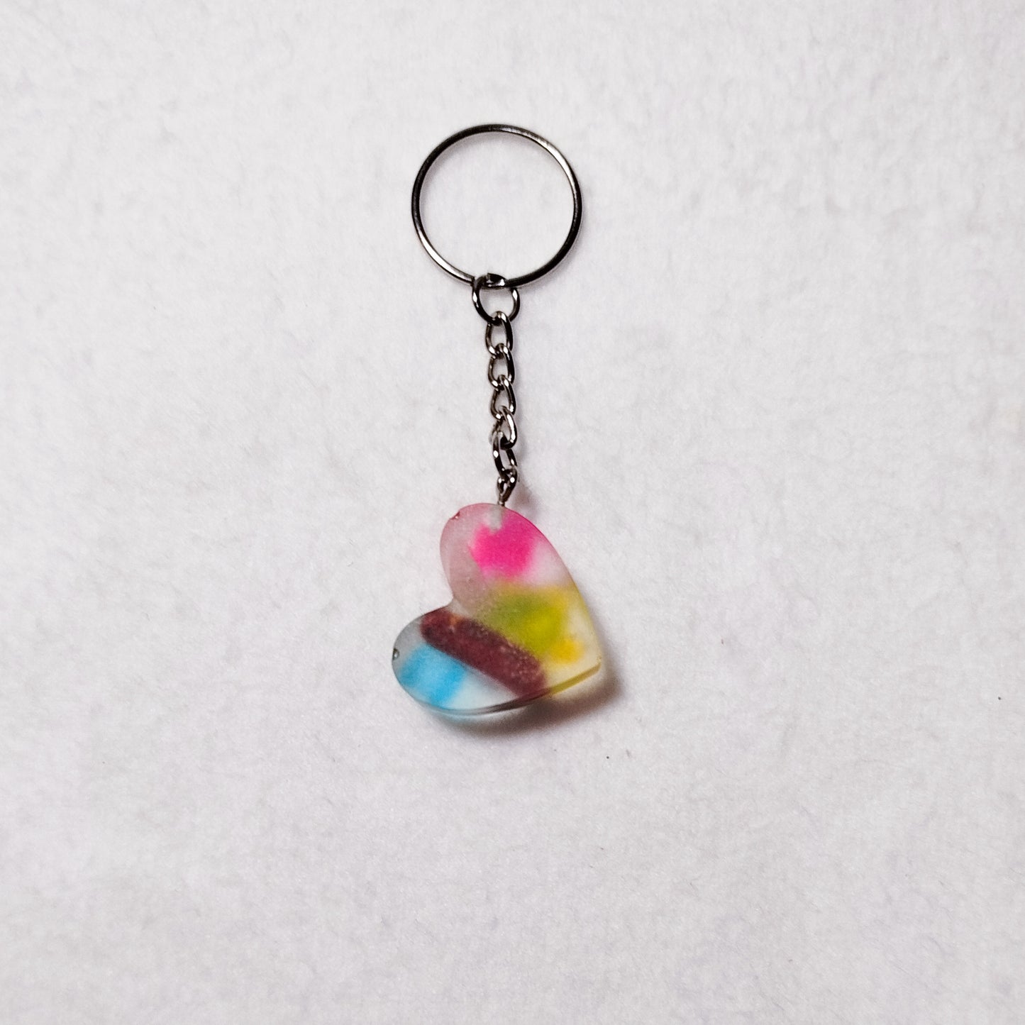 Transparent resin heart keychain – Colorful heart keychain – Funky bag charm with upcycled beads – Unique handmade accessory