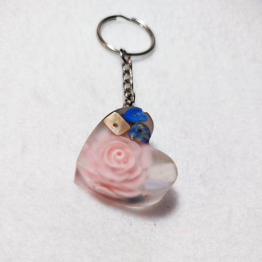 Transparent resin heart keychain – Colorful heart keychain – Funky bag charm with upcycled beads – Unique handmade accessory