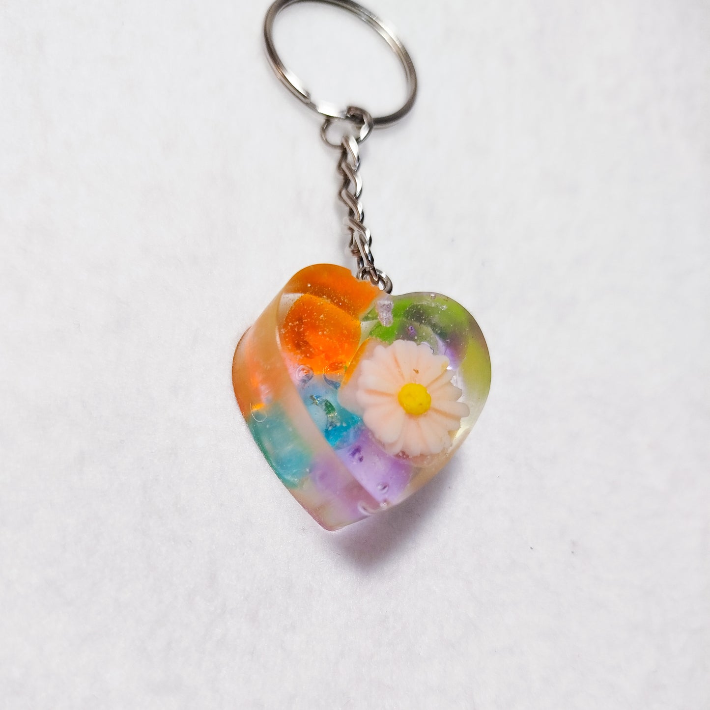 Transparent resin heart keychain – Colorful heart keychain – Funky bag charm with upcycled beads – Unique handmade accessory