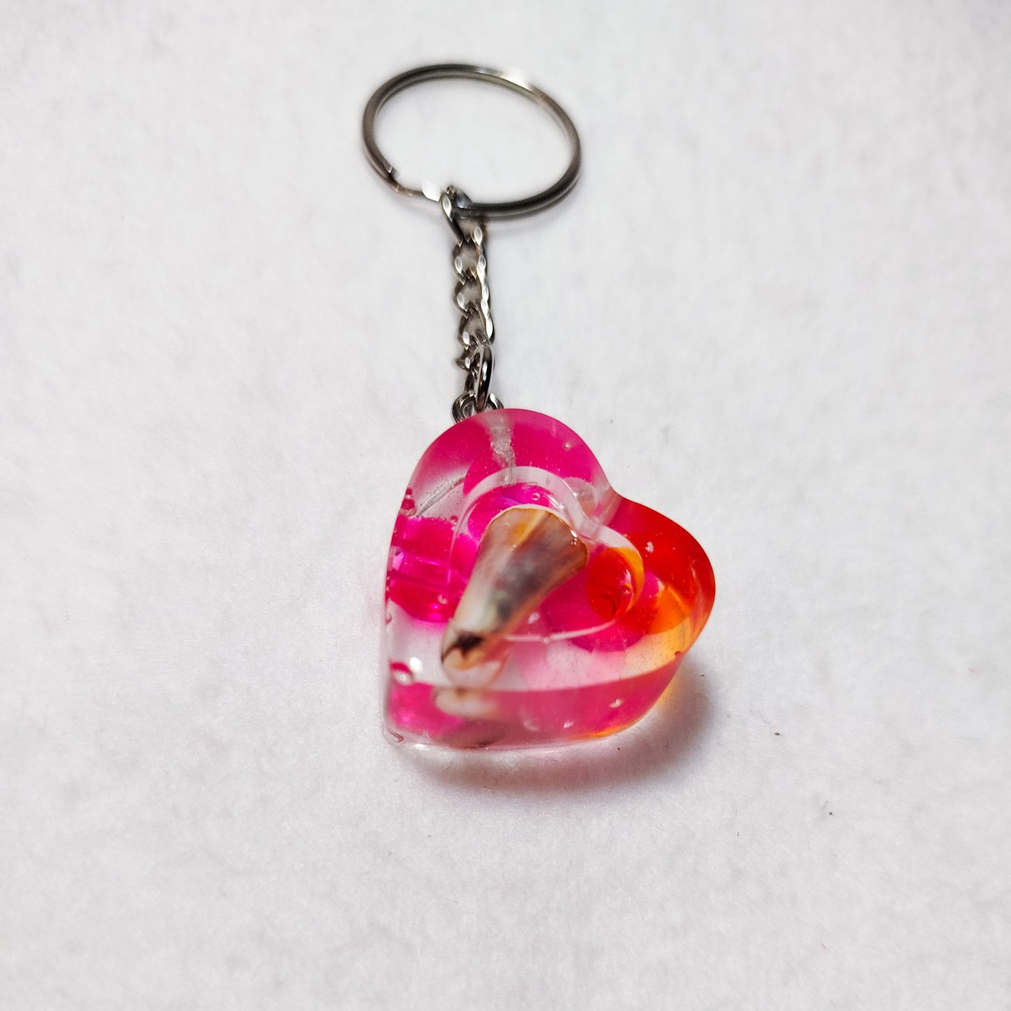 Transparent resin heart keychain – Colorful heart keychain – Funky bag charm with upcycled beads – Unique handmade accessory
