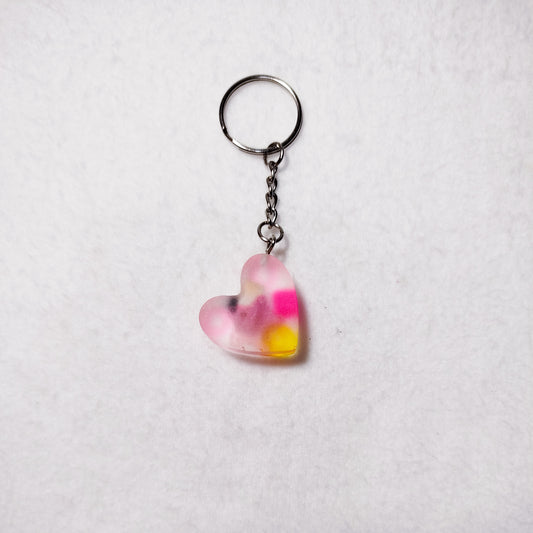 Transparent resin heart keychain – Colorful heart keychain – Funky bag charm with upcycled beads – Unique handmade accessory