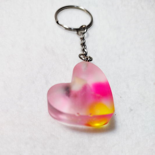 Transparent resin heart keychain – Colorful heart keychain – Funky bag charm with upcycled beads – Unique handmade accessory