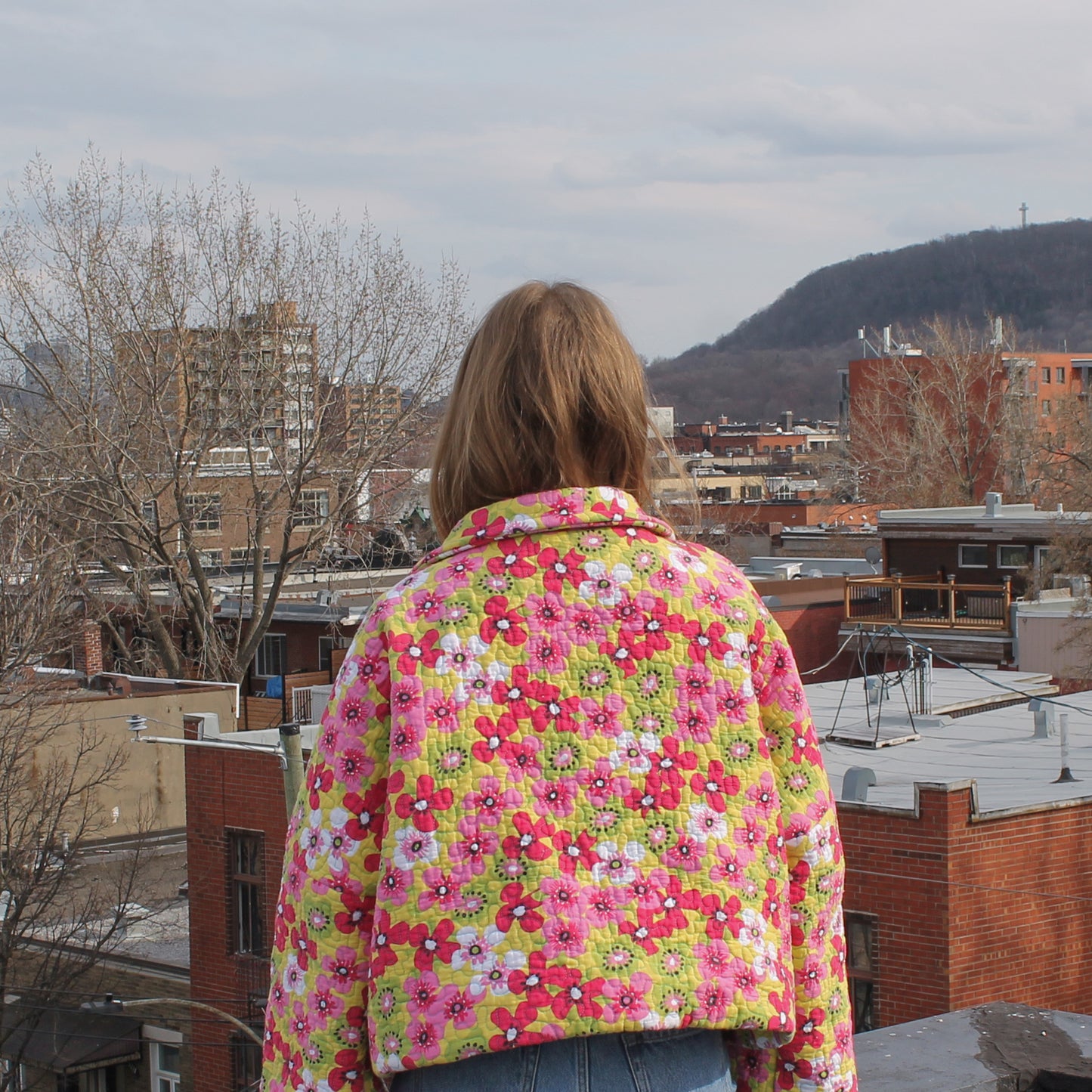 Veste fait main Montréal | Veste artisanale unique | Mode éthique locale | Pièce originale | Veste quilt | Upcycling | Veste fleurs