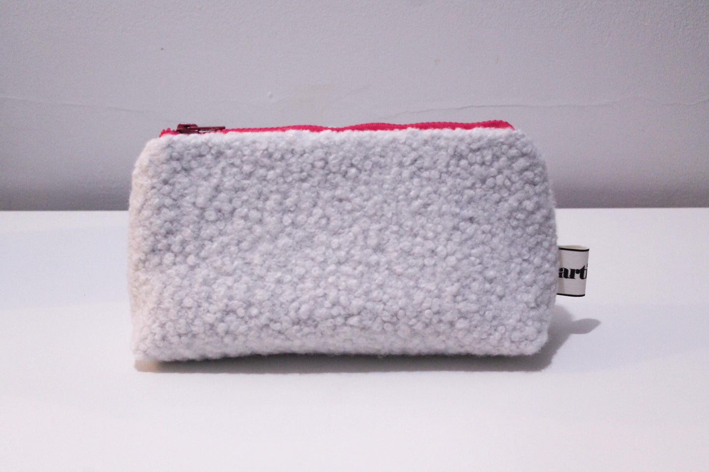 Handmade vintage sherpa pouch | Unique retro pouch | Handcrafted sewing accessory | Vintage curtain fabric | Sherpa fabric | Sheepskin fabric