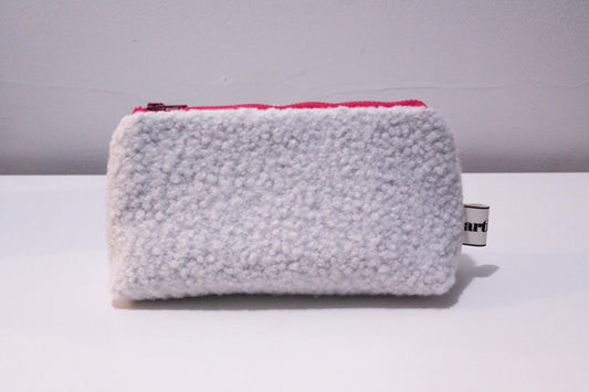 Handmade vintage sherpa pouch | Unique retro pouch | Handcrafted sewing accessory | Vintage curtain fabric | Sherpa fabric | Sheepskin fabric